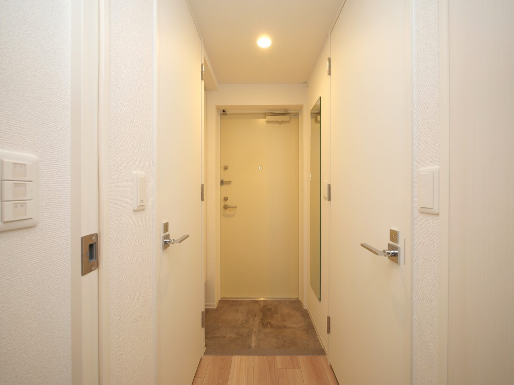 セレニテ新大阪エクラの玄関