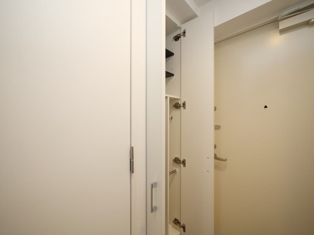 セレニテ新大阪エクラの玄関