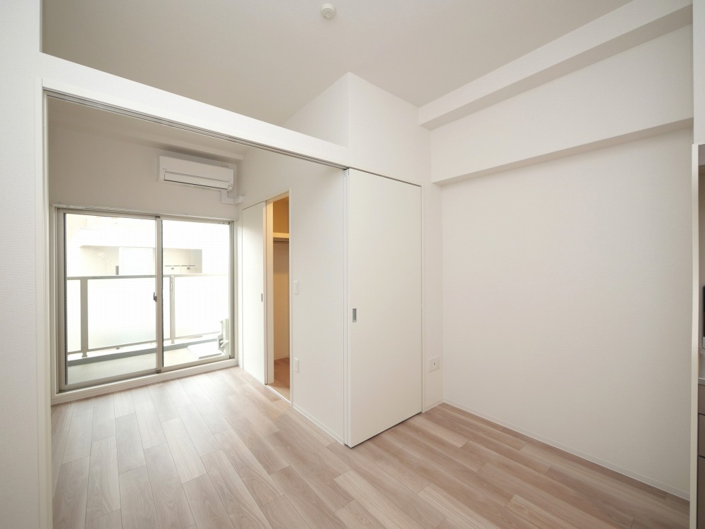 セレニテ新大阪エクラの居間・リビング