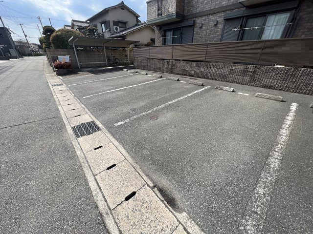 サンライズ清水の駐車場