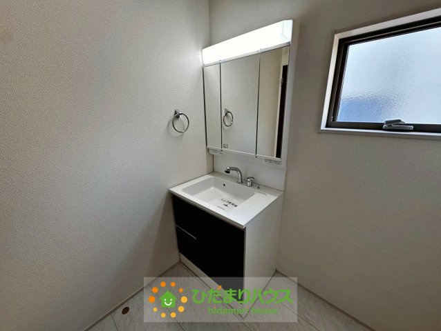 加須市南大桑　新築一戸建て　06　リーブルファインの独立洗面台