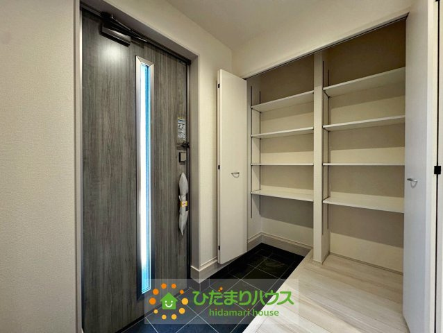 加須市南大桑　新築一戸建て　06　リーブルファインの玄関