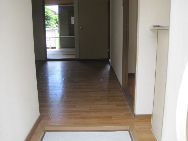 ハイツ山田の玄関|シンプルで使いやすい玄関です