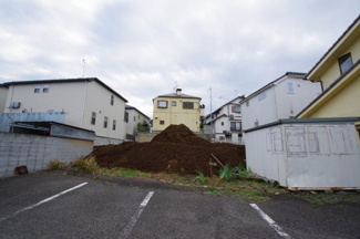 【外観】 | 北側隣地が駐車場になっています。