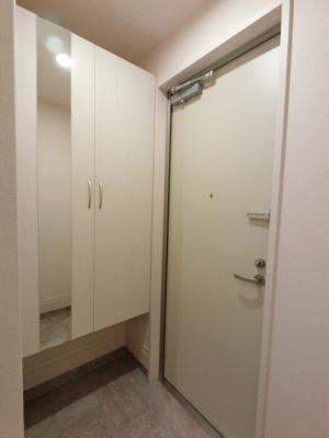 【玄関】 | イーストコート Ｂ | 鏡付きシューズボックス