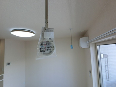 【寝室】 | イーストコート Ｂ | 室内物干しと照明