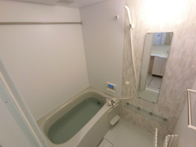 【浴室】 | イーストコート Ｂ | 換気暖房乾燥機付浴室