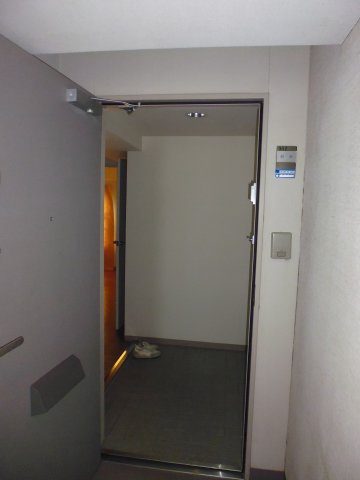 ウィステリア明石の玄関