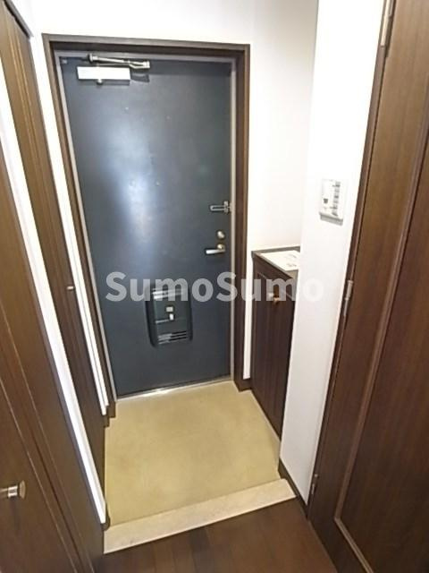 リーガル神戸元町の玄関