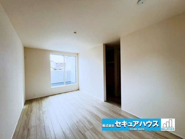 【完成♪今からご案内可能】東海市加木屋町三ツ池 全2棟の洋室|【洋室】
◆お子様のお部屋や主寝室、来客時の宿泊室、趣味のお部屋としてもご利用いただけます♪