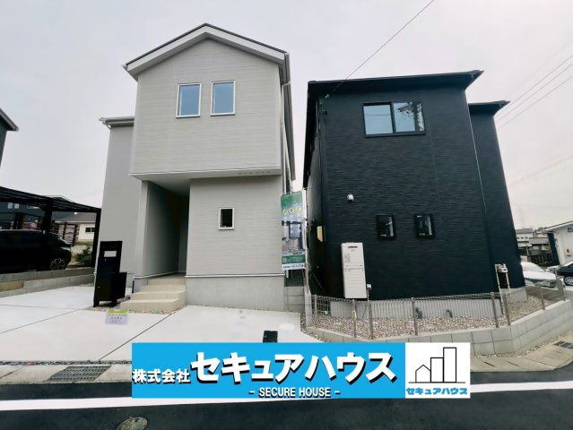 【今からご案内可能】東海市加木屋町三ツ池 全2棟の外観|■現地外観(写真左:2号棟)
駐車2台可能！オプション工事でカーポート設置などいかがでしょうか。その他にも、フェンスなどの「オプション工事」もご提案いたします♪