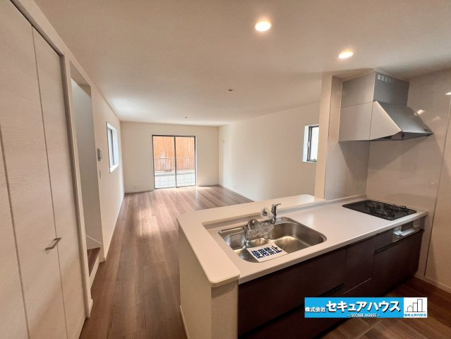 【同施工物件ご案内可能】東海市加木屋町三ツ池 全2棟の内観：施工例|【キッチンイメージ】
◆同時にたくさんの料理が調理できる。「焼く・蒸す・煮る」の工程を同時進行で進めることができるので、料理を素早く作ることができます。育児でバタバタ忙しいママに嬉しい♪