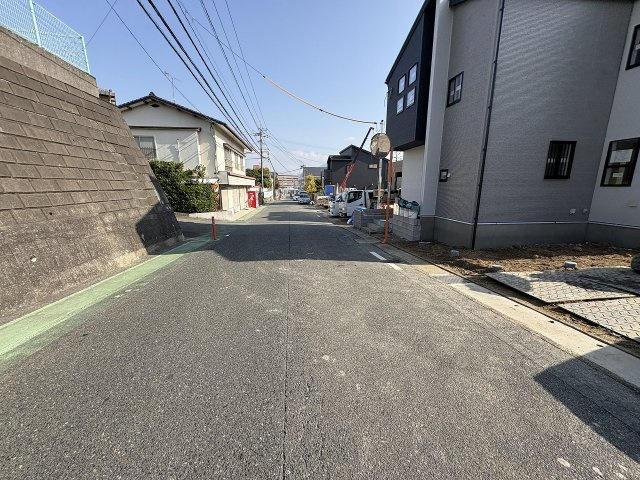 【その他】 | 糟屋郡志免町王子2丁目　7号棟（全8棟）【仲介手数料無料・0円】 | 現地写真。前面道路です。