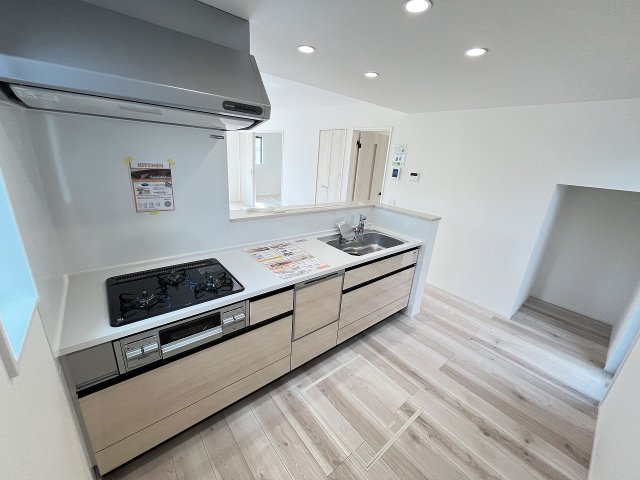 【キッチン】 | 糟屋郡須恵町須恵21期　1号棟（全1棟）【仲介手数料無料・0円】 | 施工例。施工例は完成時と異なる場合があります。
