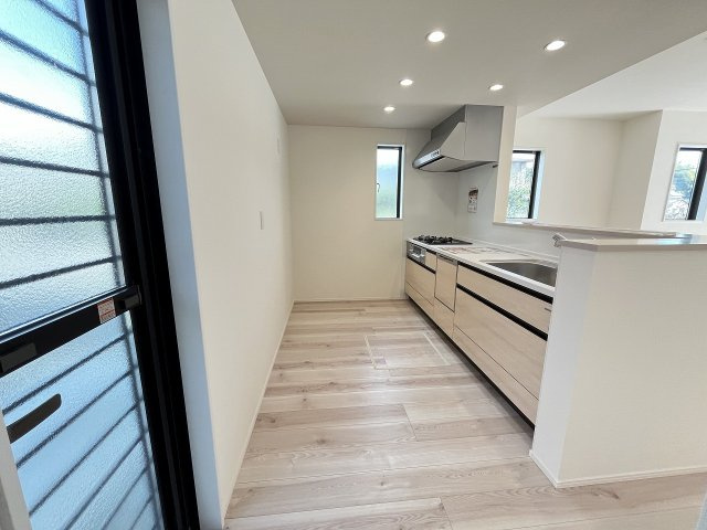 【キッチン】 | 糟屋郡須恵町須恵21期　1号棟（全1棟）【仲介手数料無料・0円】 | 施工例。施工例は完成時と異なる場合があります。