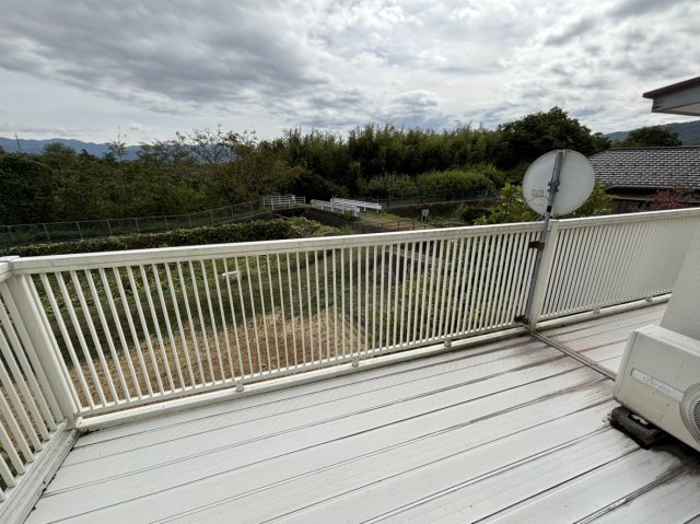 安茂里小市2丁目　中古住宅のバルコニー