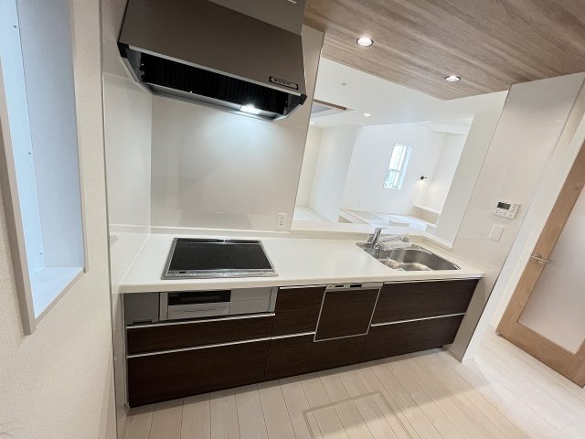 【キッチン】 | 糟屋郡志免町王子2丁目　8号棟（全8棟）【仲介手数料無料・0円】 | 施工例。施工例は完成時と異なる場合があります。

