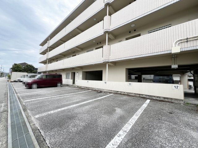 第一レジデンスの駐車場