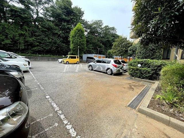 リヴェール・ビッグパインの駐車場