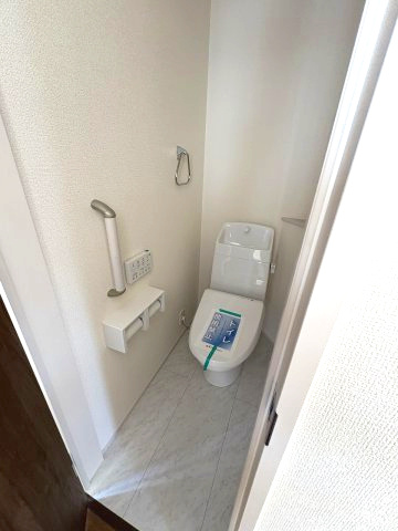 【トイレ】 | 糟屋郡志免町王子2丁目　3号棟（全8棟）【仲介手数料無料・0円】 | 現地写真。