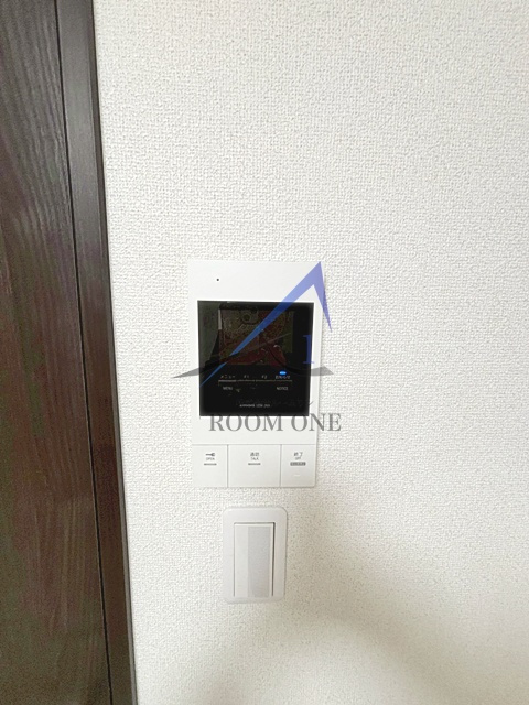 レジデンス南千住のセキュリティ|モニター付きインターホンです。