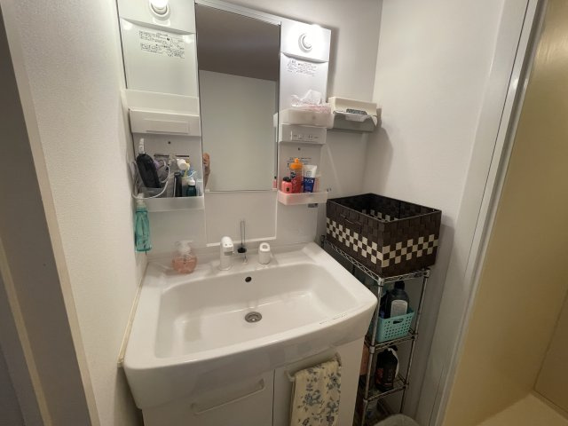 コレントハウス馬込の玄関|姿見を設置。お出かけ前のチェックができますね。
