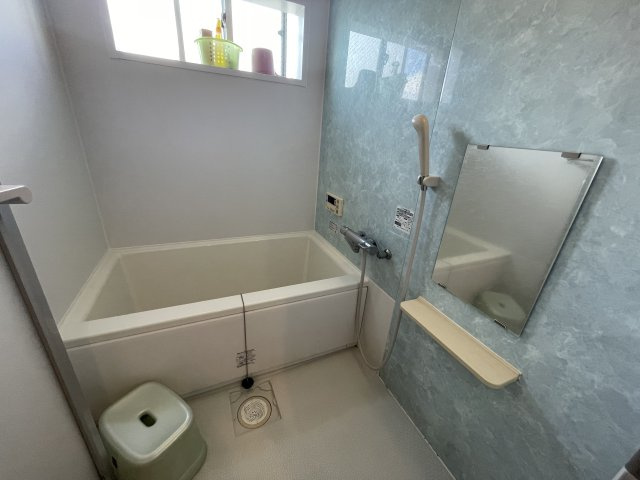 コレントハウス馬込の洋室|個室１０１号室：ベッド、マットレス、エアコン、カーテンを完備。
