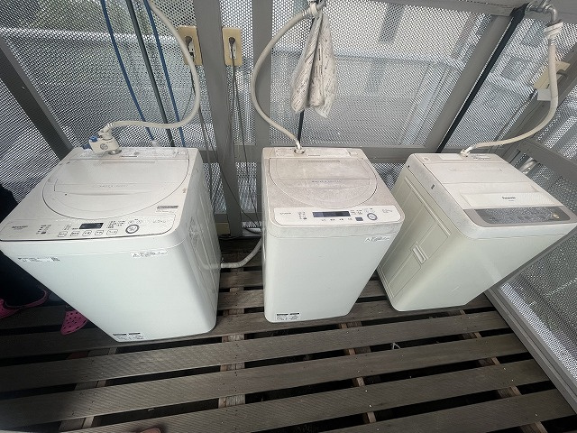 コレントハウス馬込|個室１０１号室：ベッド、マットレス、エアコン、カーテンを完備。
