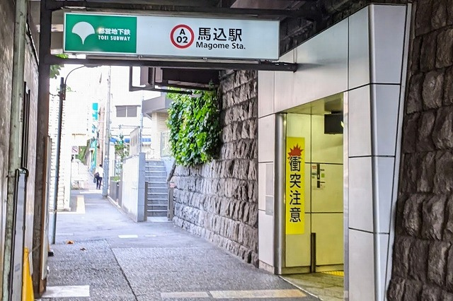 コレントハウス馬込の洋室|個室１０１号室：ベッド、マットレス、エアコン、カーテンを完備。
