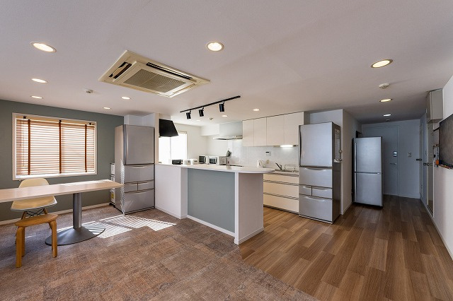 コレントハウス馬込のキッチン|一人暮らしでは味わえない、贅沢な暮らしがシェア生活の大きなメリットですね。
