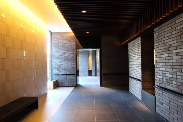 プラウドタワー春日井のエントランス