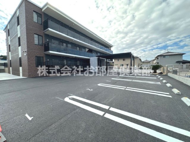 ハイランド野十郎の駐車場|駐車場があるので、車を買う予定の方も安心です