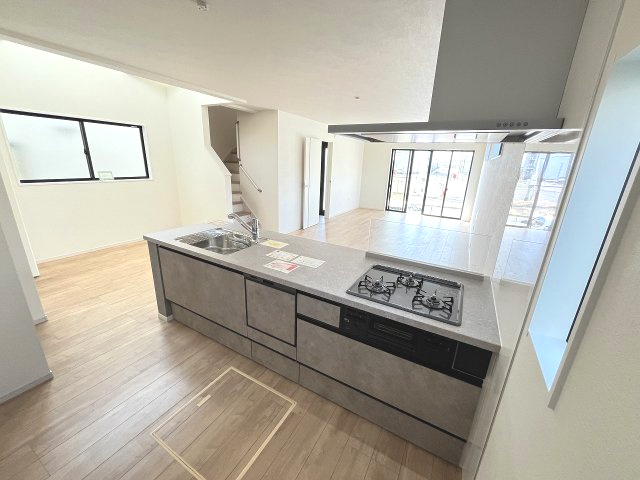 【キッチン】 | 糟屋郡須恵町上須恵7期　1号棟（全2棟）【仲介手数料無料・0円】 | 現地写真。