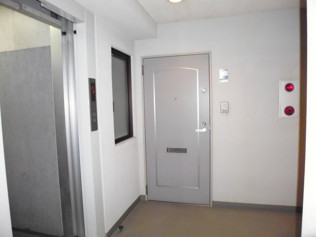 ウィステリア明石の玄関