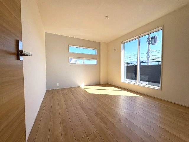 【寝室】 | 糟屋郡志免町王子2丁目　4号棟（全8棟）【仲介手数料無料・0円】 | 現地写真。2階主寝室です。