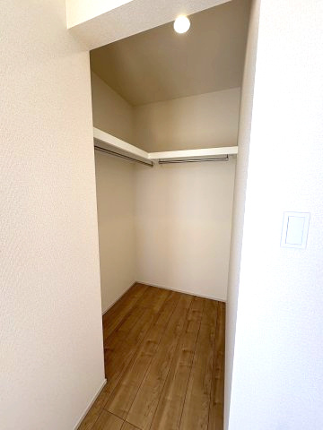 【収納】 | 糟屋郡志免町王子2丁目　4号棟（全8棟）【仲介手数料無料・0円】 | 現地写真。ウォークインクローゼットです。