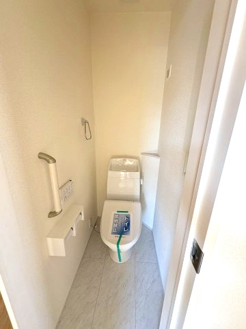 【トイレ】 | 糟屋郡志免町王子2丁目　4号棟（全8棟）【仲介手数料無料・0円】 | 現地写真。