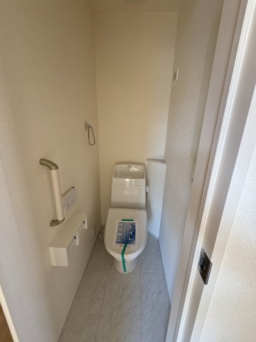 【内装】 | 糟屋郡志免町王子2丁目　4号棟（全8棟）【仲介手数料無料・0円】 | 施工例。2階にもトイレです。施工例は完成時と異なる場合があります。