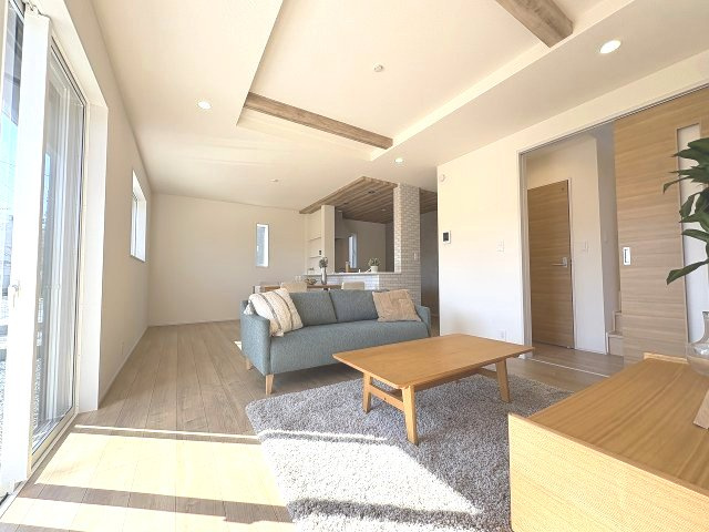 【居間・リビング】 | 糟屋郡志免町王子2丁目　4号棟（全8棟）【仲介手数料無料・0円】 | 現地写真。