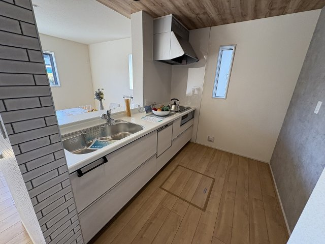 【キッチン】 | 糟屋郡志免町王子2丁目　4号棟（全8棟）【仲介手数料無料・0円】 | 施工例。施工例は完成時と異なる場合があります。