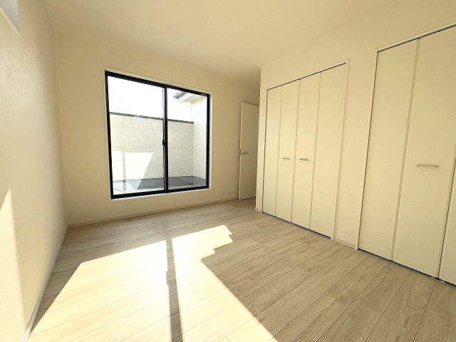 【寝室】 | 糟屋郡須恵町上須恵7期　2号棟（全2棟）【仲介手数料無料・0円】 | 現地写真。2階主寝室です。