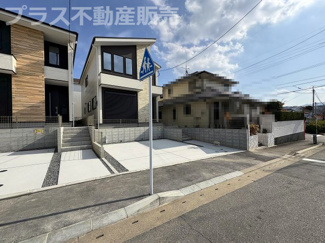 【外観】 | 現地写真。プラス不動産販売なら、現場の全ての棟をまとめてご見学頂けます。