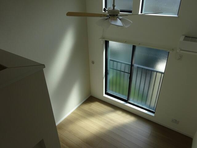 川崎市多摩区生田８丁目のアパートの居間・リビング