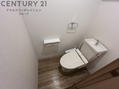 温水洗浄便座機能付きトイレです！