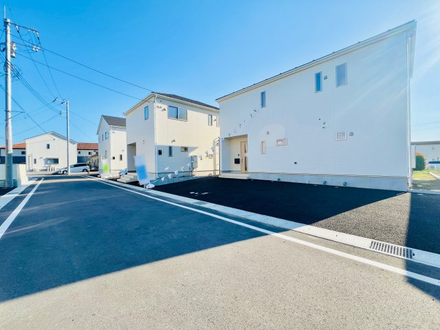 前橋市青柳町の外観|間口も広く駐車も楽々♪