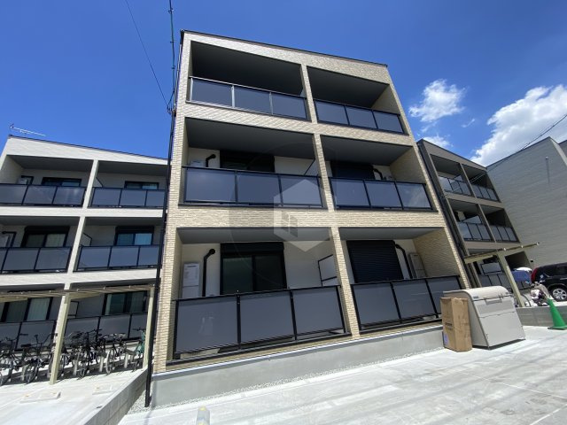 badge tomoi Est4の外観