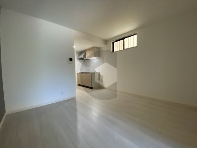 badge tomoi Est4の内装