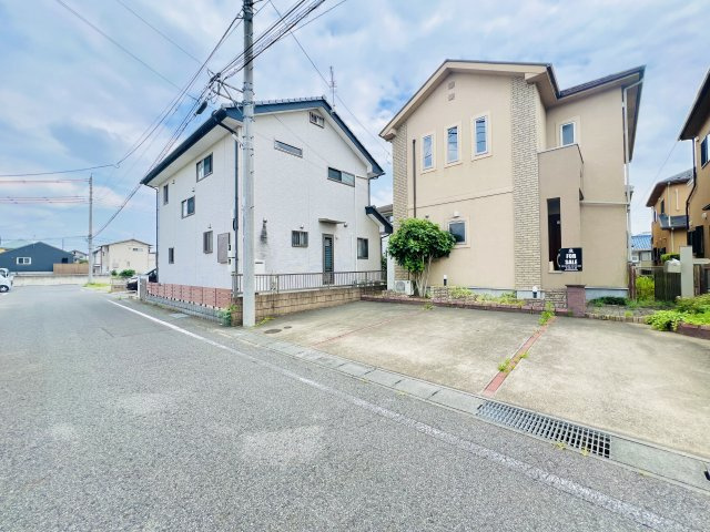 伊勢崎市茂呂南町の前面道路含む現地写真|車の通りも少なく駐車も楽々♪