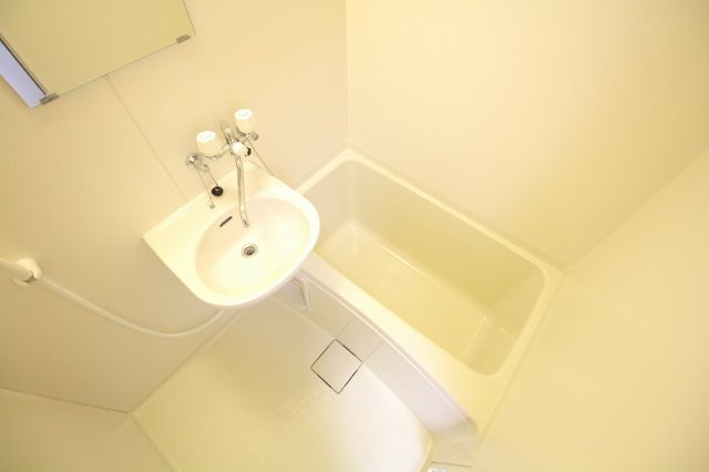 レオパレスナップアネックスの浴室