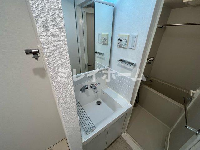 グランドコンシェルジュ蒲田の独立洗面台|同建物内、別のお部屋の参考写真になります。